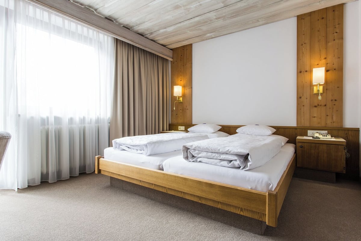Basic Double Room | 1 bilik tidur, peti besi dalam bilik, langsir/tirai gelap terus
