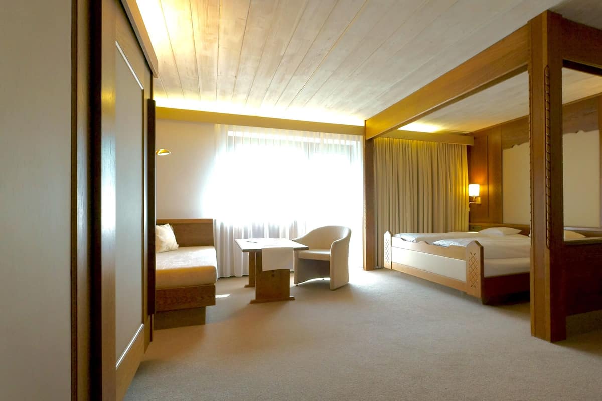 Classic Double Room | In-room safe, blackout drapes, soundproofing, cribs (surcharge)