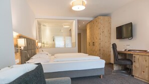 Comfort Double Room | In-room safe, blackout drapes, soundproofing, cribs/infant beds