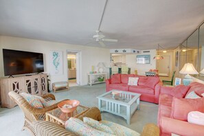 Studio | Living area | DVD player
