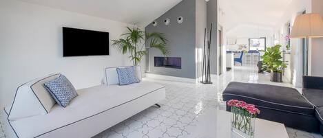 Platt-tv och eldstad