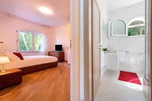 5 soverom, strykejern/-brett, internettilgang og sengetøy