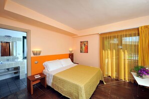 12 camere, ferro/asse da stiro, lenzuola