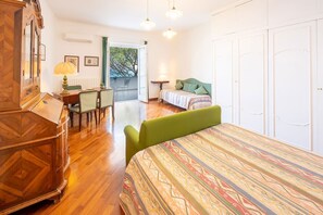 4 dormitorios, tabla de planchar con plancha, Internet y ropa de cama