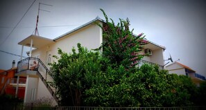 Apartment (Kajo - free parking and BBQ - A1(4+2)) | Exterior