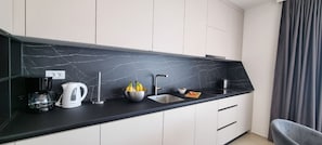 Apartment (Mark 2 - 100 m from sea - A4(6)) | Private kitchen
