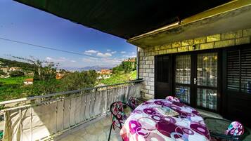 تناول الطعام بالخارج