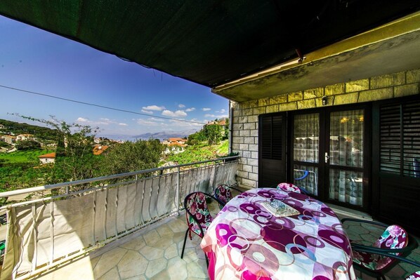 تناول الطعام بالخارج