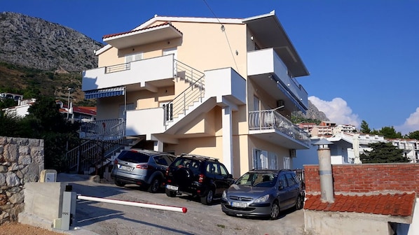 Free self parking