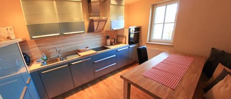 Refrigerador, horno, lavavajillas y tostadora