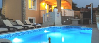Holiday Houses, Villas Ante - With Pool & gym