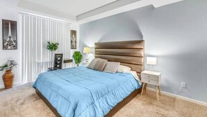 Unclassified image, 2 of 8, button - OneLux 1Br Walk to 3rd St Pier & Beach (Santa Monica)