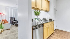 Unclassified image, 5 of 8, button - OneLux 1Br Walk to 3rd St Pier & Beach (Santa Monica)