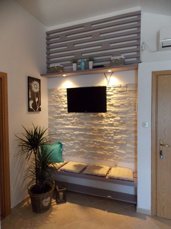 Apartment (Vale - central & 20m to the sea - A1() | Exterior