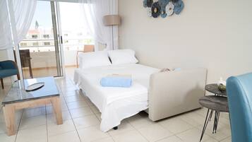 3 bedrooms, iron/ironing board, internet, bed sheets