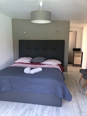 5 Schlafzimmer, Bügeleisen/Bügelbrett, kostenloses WLAN