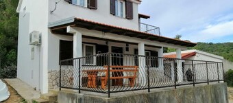 Accommodation in Coves Branko - With Parking