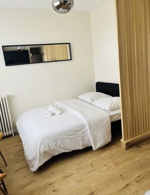 1 室のベッドルーム、アイロン / アイロン台、WiFi、ベッドシーツ