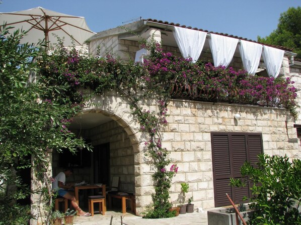 المنشأة من الخارج