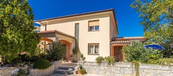 Marie - Free Parking - SA1