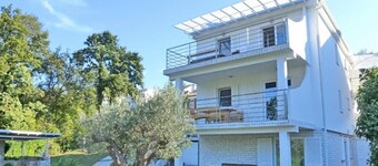 Apartments Vlado - 300 m From Pebble Beach