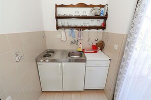 Studio (Slavka - free parking & BBQ - SA2(2+1) | Private kitchen