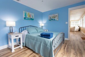 2 Schlafzimmer, Schreibtisch, Bügeleisen/Bügelbrett, Reisekinderbett