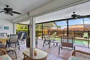 Outdoor pool - Villa Michelle/Isabella    Low rates and the owner is Paying the Cleaning Fee! (Cape Coral)