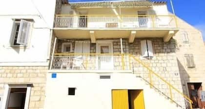 Mat - Great Location - A1-veci