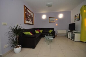 公寓 (Njoko - sea view & private parking - ) | 客厅
