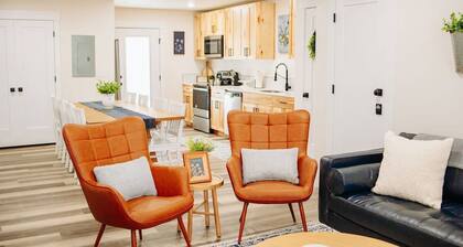 Creekside Cabin Juniper-stay with views near Lava