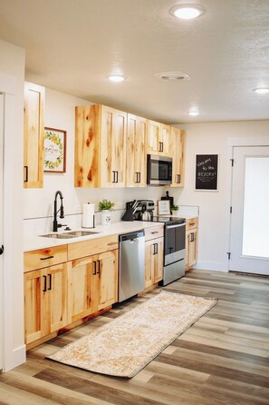 Fridge, microwave, oven, stovetop - Creekside Cabins- Large Property for Reunions (McCammon)