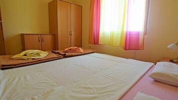 Apartment (Mari - 30m from the sea - A2(3+1)) | 1 bedroom, free WiFi