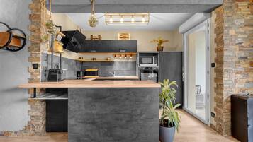 Fridge, microwave, oven, dishwasher