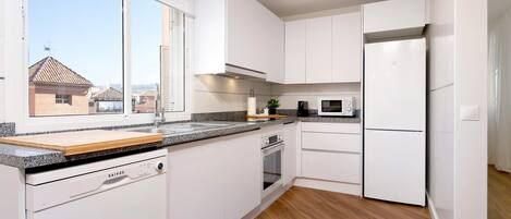 Fridge, microwave, oven, dishwasher