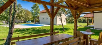 Blue House - Shared Pool - H