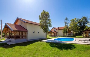 Exterior - Blue House - Shared Pool - H (Plaski)