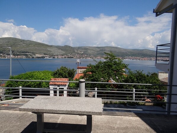 Γεύματα σε εξωτερικό χώρο
