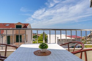 公寓 (Baška - with parking and wifi - A4 () | 客房景观