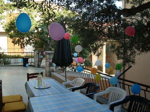 Outdoor dining