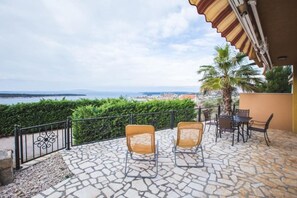 Apartment (Irena - with private pool - A1(4)) | Terrace/patio
