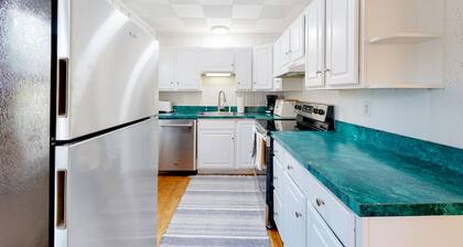 Town of South Bethany oceanside cottage with screened porch, outdoor shower, W/D