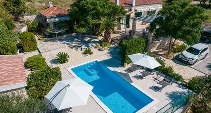 Holiday Houses, Villas Edi - With Pool