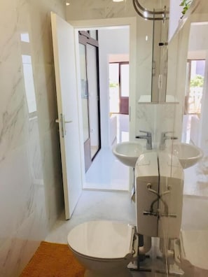 Apartment (Tattoo - modern & free parking - A4(2) | Bathroom