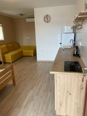 Studio (Jenny - 300m to the beach - SA3(2)) | Living area