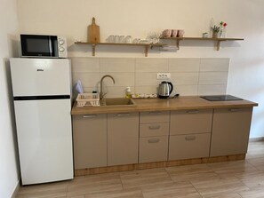 Studio (Jenny - 300m to the beach - SA3(2)) | Private kitchen