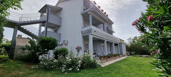 Ngoại thất