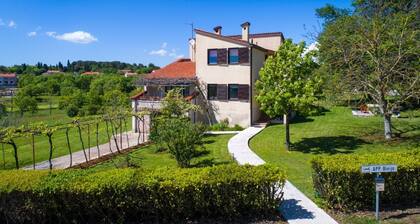 Apartments Bruno - Spacious Yard
