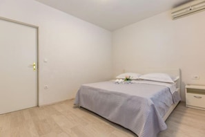 Apartment (Tattoo - modern & free parking - A6(2) | 1 bedroom, free WiFi