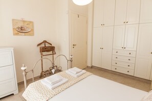 Luxury Apartment | 2 bedrooms, iron/ironing board, free WiFi - Deluxe 2 Bedroom apt in Petroupoli (Petroupoli)